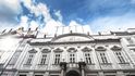 Z barokního Paláce Špork, jehož historie sahá až do 17. století, zůstalo po přestavbě ve 20. letech 20.století původní jen průčelí. Z barokního Paláce Špork, jehož historie sahá až do 17. století, zůstalo po přestavbě ve 20. letech 20.století původní jen průčelí.
