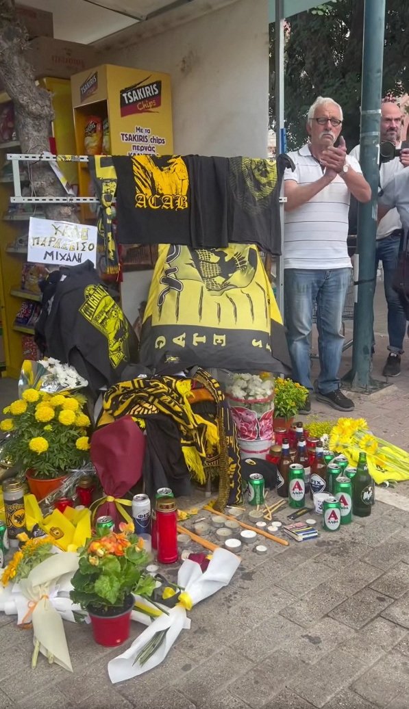 Příznivci AEK Atény uctili památku tragicky zesnulého Michalise Katsourise
