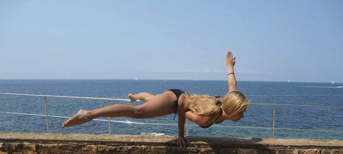 Miss aerobik 2016 Žofie Zitová cvičí i na chorvatském pobřeží.