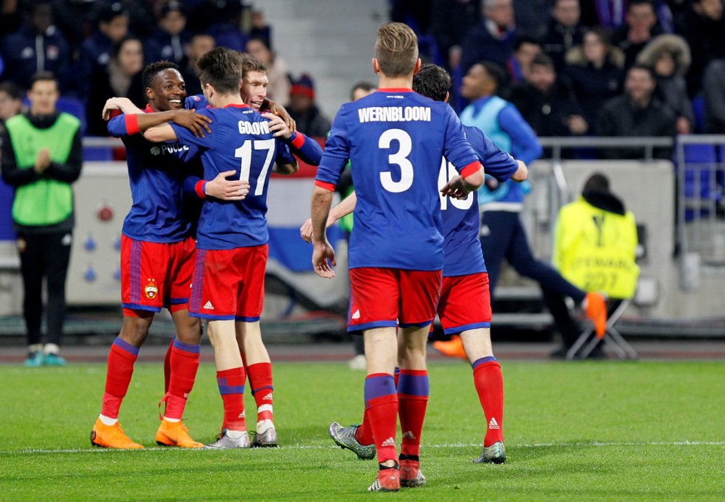 Ahmed Musa slaví druhý gól CSKA Moskva na hřišti Lyonu