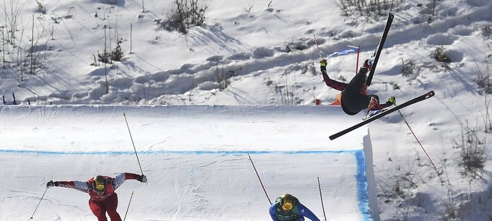 Skikrosař Del Bosco si při pádu na OH zlomil pánev a žebra