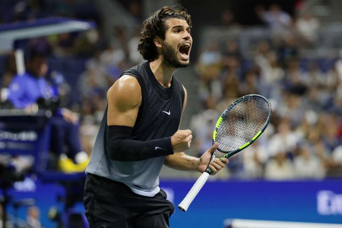 Obrovské drama na US Open. Alcaraz v půl čtvrté ráno prohrál a titul neobhájí Obrovské drama na US Open. Alcaraz v půl čtvrté ráno prohrál a titul neobhájí