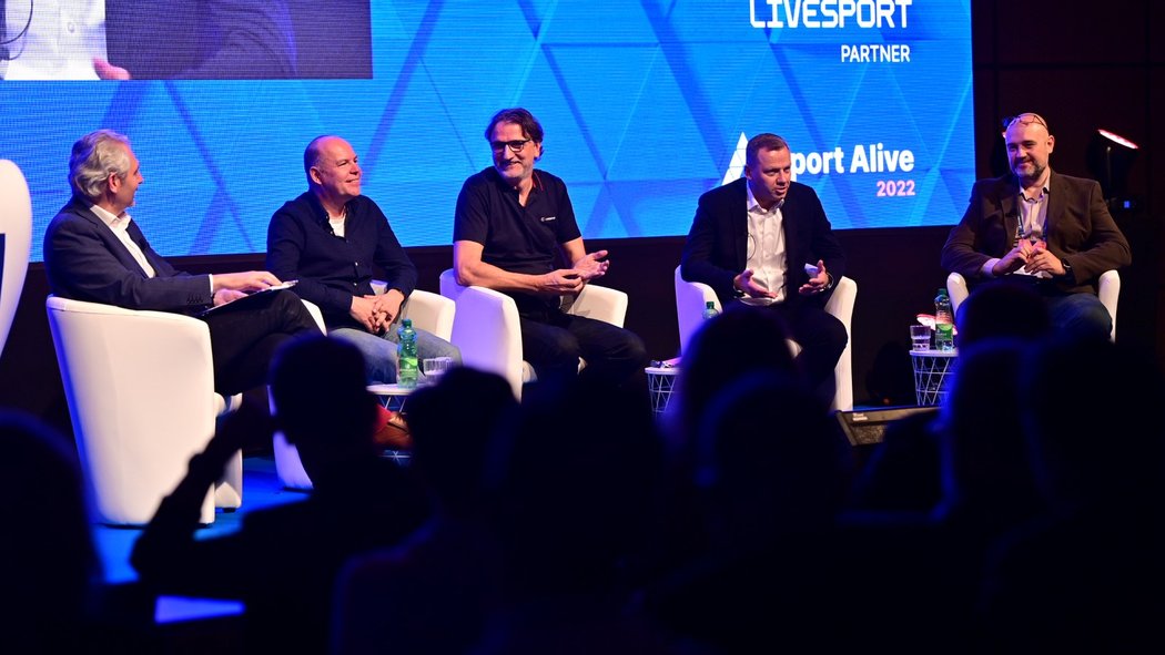 Filip Šuman, Dušan Mendel, Alan Záruba, Jiří Ponikelský a Lukáš Tomek v panelové diskuzi na konferenci Sport Alive