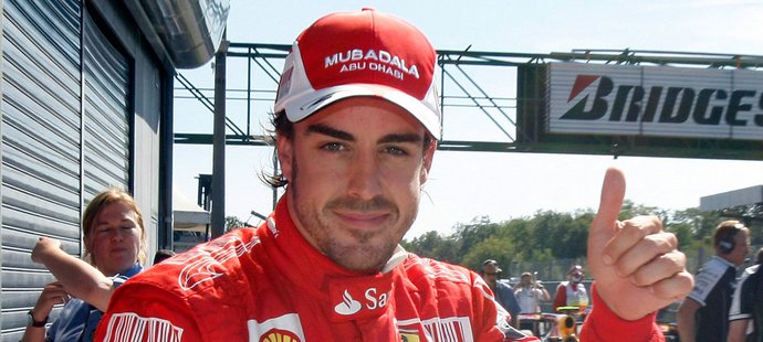 Fernando Alonso se raduje z další dobře odvedené práce