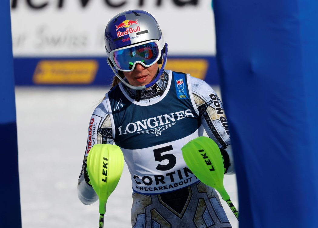 Ester Ledecká po dojezdu slalomu v rámci kombinace na MS