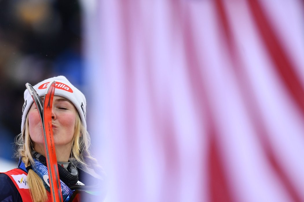 Na americkou lyžařskou hvězdu Shiffrinovou se po losu začali sápat horliví příznivci