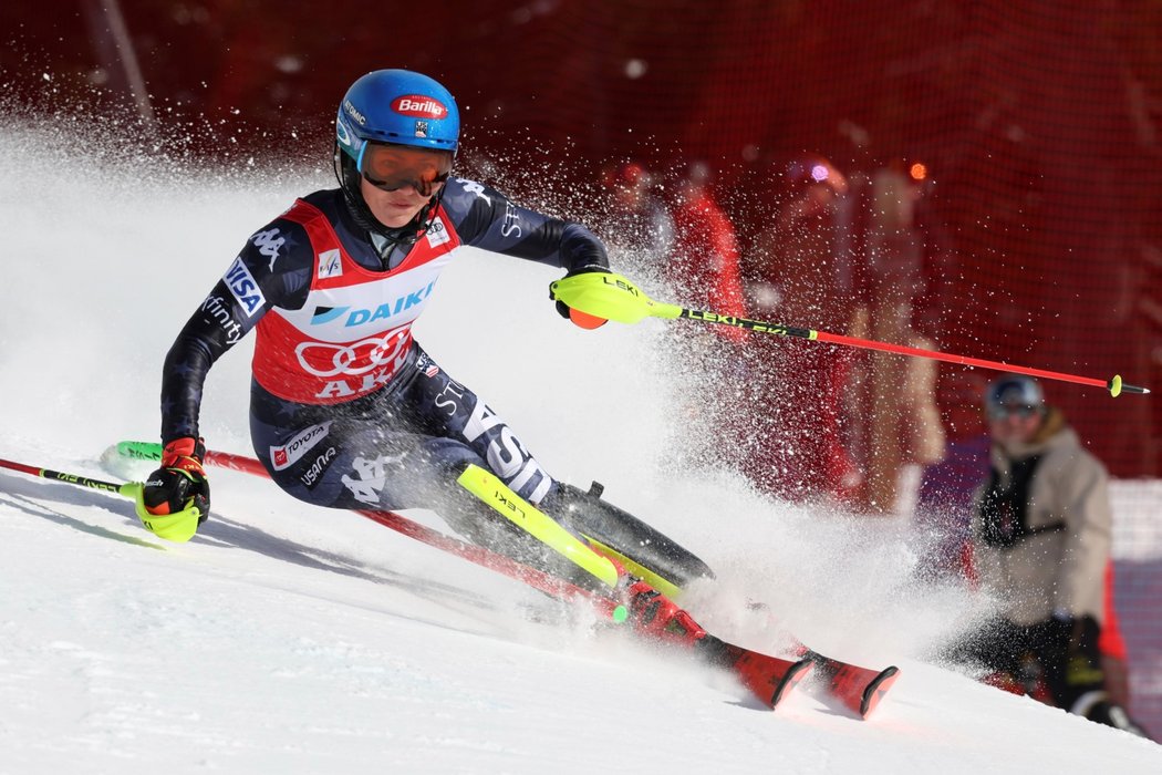 Mikaela Shiffrinová suverénně vyhrála první kolo slalomu v Aare