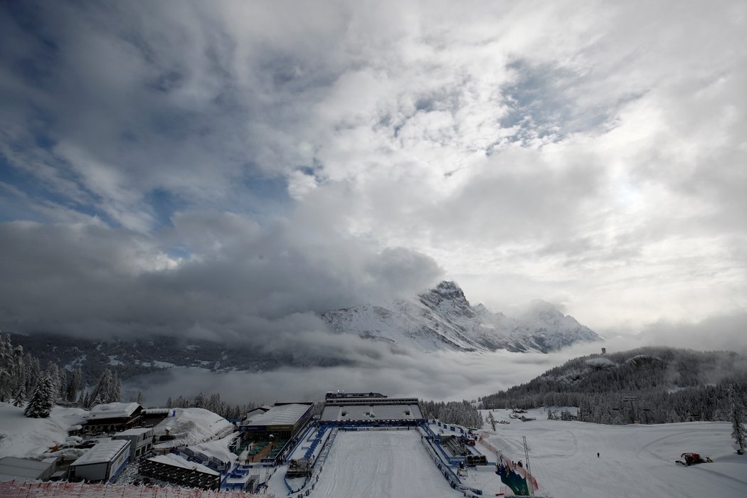 Pohled do cílového prostoru super-G žen na MS v alpském lyžování