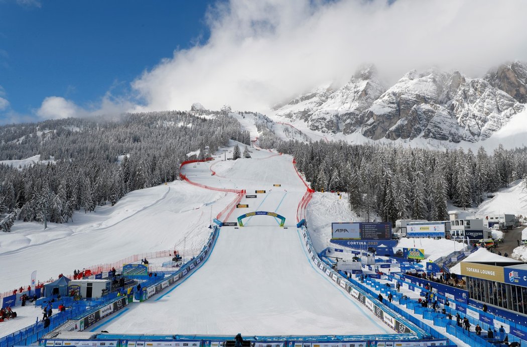 Pohled do cílového prostoru super-G žen na MS v alpském lyžování