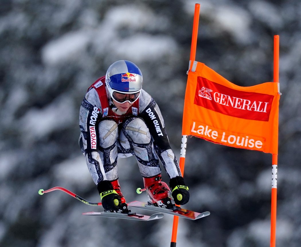 Česká lyžařka a snowboardistka Ester Ledecká během závodu ve sjezdu