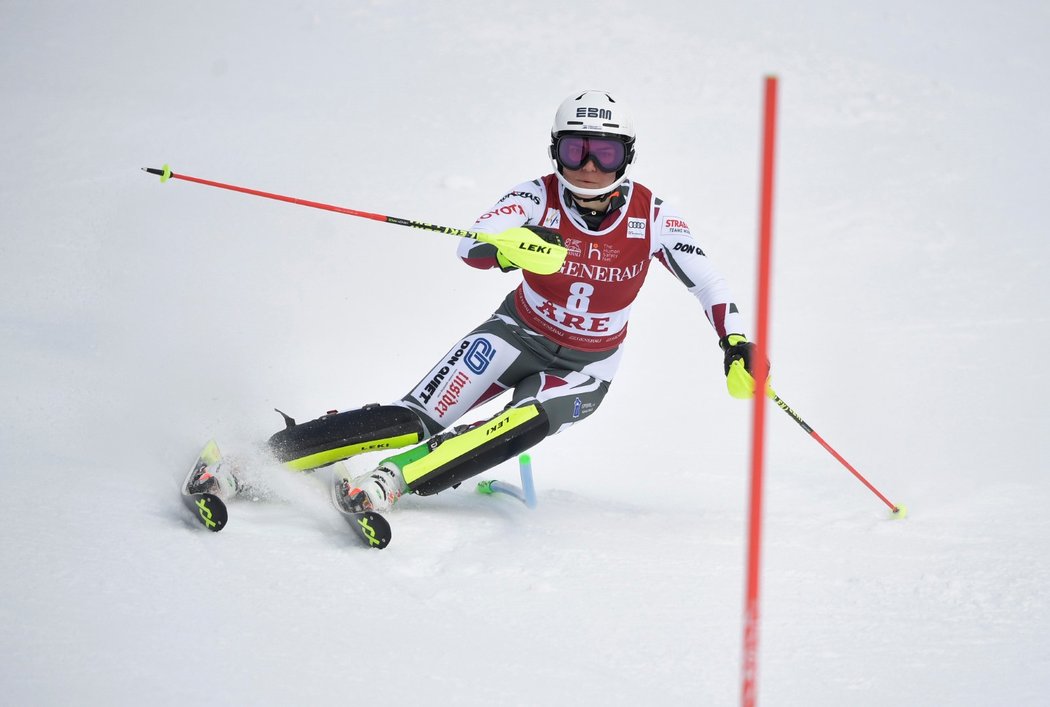 Česká lyžařka Martina Dubovská během prvního kola slalomu v Aare