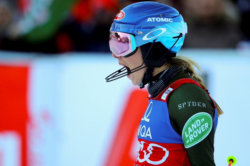 Americká lyžařská hvězda Mikaela Shiffrinová vyhrála i třetí slalom sezony Světového poháru a slaví 64. triumf v kariéře.