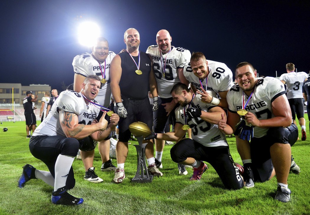 Vítězní Prague Black Panthers. V bitvě o Czech Bowl vyhráli v derby nad Lions 10:9.