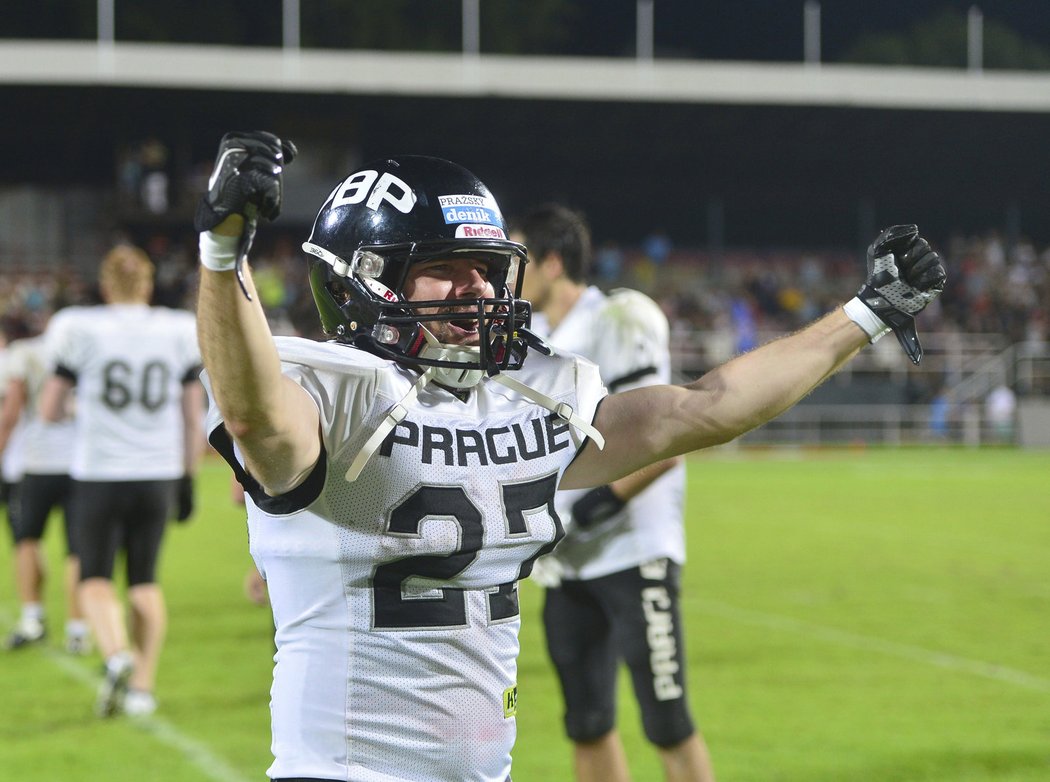 Marek Miláček a jeho radost po vítězství Prague Black Panthers v bitvě o Czech Bowl.