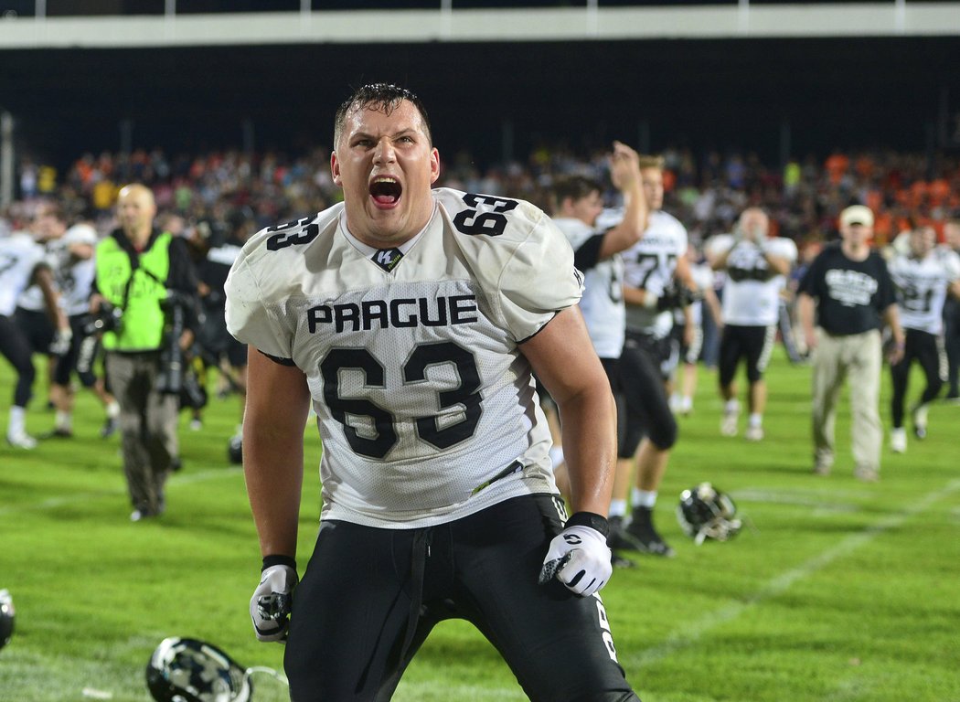 Matěj Večes slaví. Prague Black Panthers ovládli další Czech Bowl. Nad Lions vyhráli těsně 10:9.