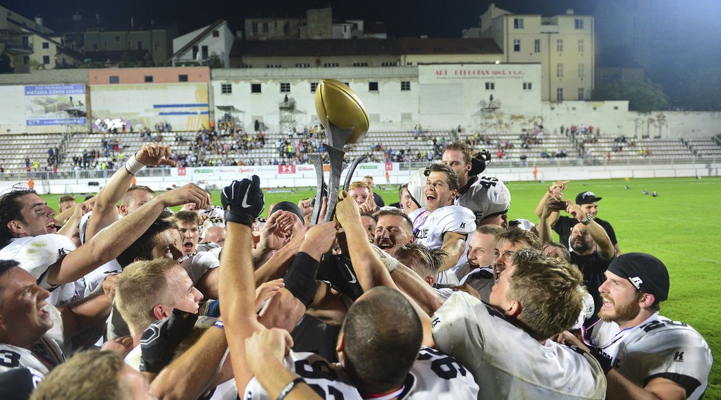 Czech Bowl vyhrál tým Prague Black Panthers, nad konkurenčními Lions zvítězili 10:9.