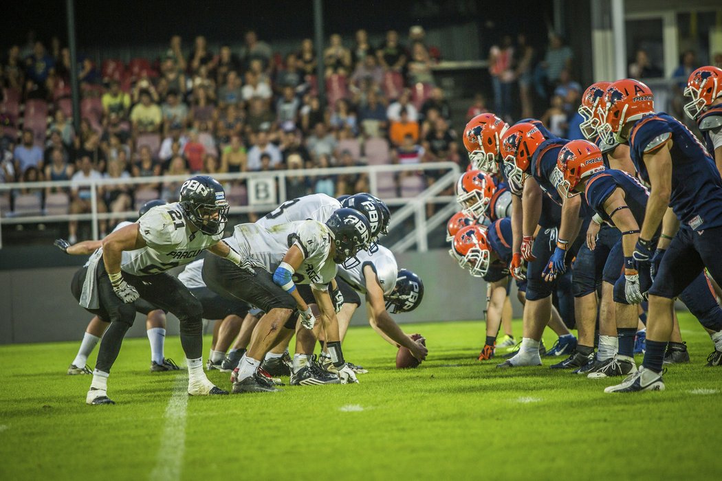 Dlouholetí vládci amerického fotbalu v Česku Prague Black Panthers budou letos čelit v Czech bowlu týmu Ostrava Steelers