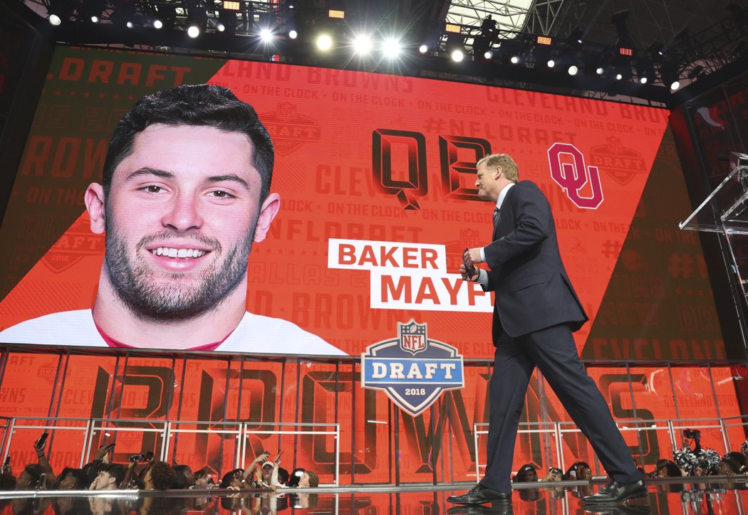 Baker Mayfield na draft do texaského Arlingtonu neodcestoval, zůstal radši doma s rodinou.