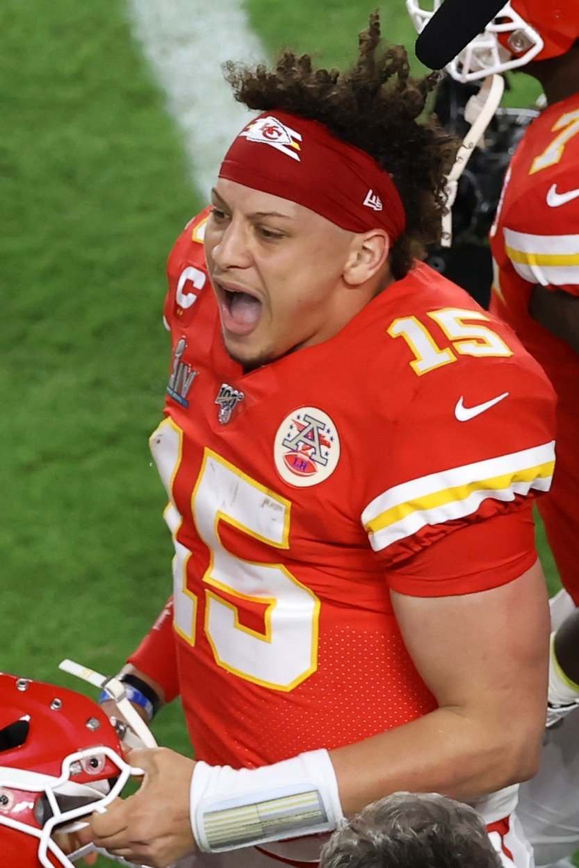 Patrick Mahomes se raduje z prvního touchdownu v 54. Super Bowlu.