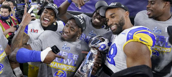 LA Rams slaví triumf v Super Bowlu