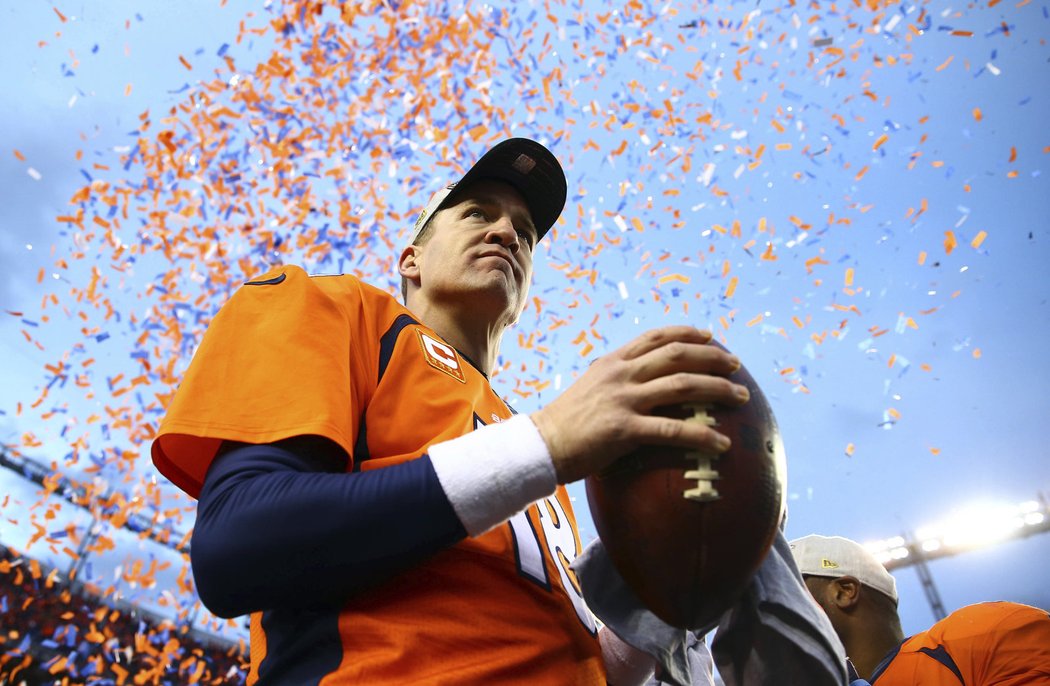 Rozloučí se ikona amerického fotbalu Peyton Mannig s kariérou ziskem Super Bowlu?
