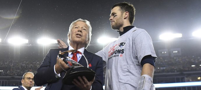 Kontroverzní Robert Kraft je majitelem týmu NFL New England Patriots
