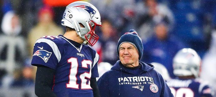 Tom Brady (vlevo) a Bill Belichick vytvořili z New England Patriots veleúspěšnou dynastii