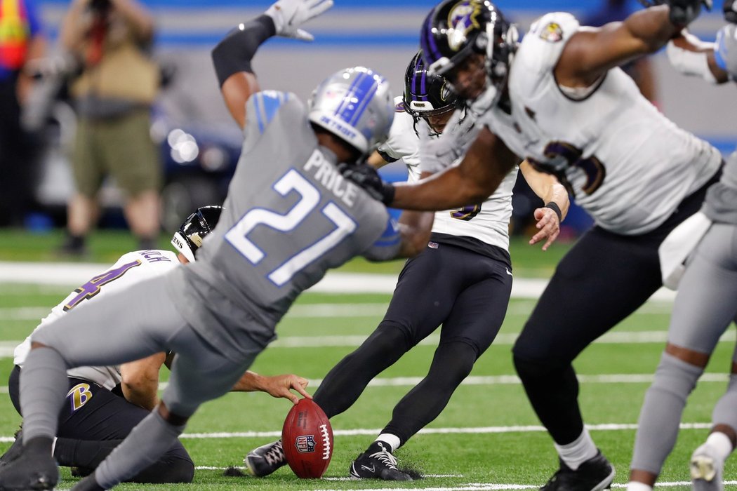 Justin Tucker kope field goal proti Detroitu