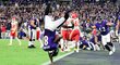 Lamar Jackson (8) se svými Baltimore Ravens ukončil prokletí porážek s Kansas City Chiefs vedenými Patrickem Mahomesem