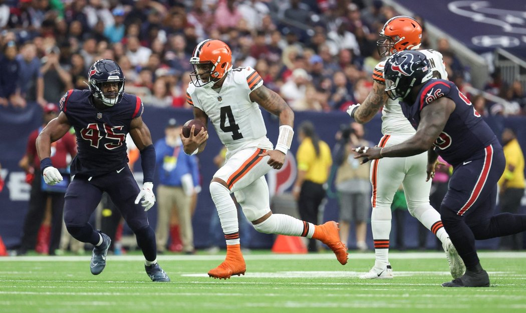 Vybučený Deshaun Watson odjížděl z Houstonu bez jediného touchdownu, přesto s vítězstvím