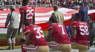 Trump k hráčům NFL: Když nechcete stát při hymně, neměli byste tu vůbec být