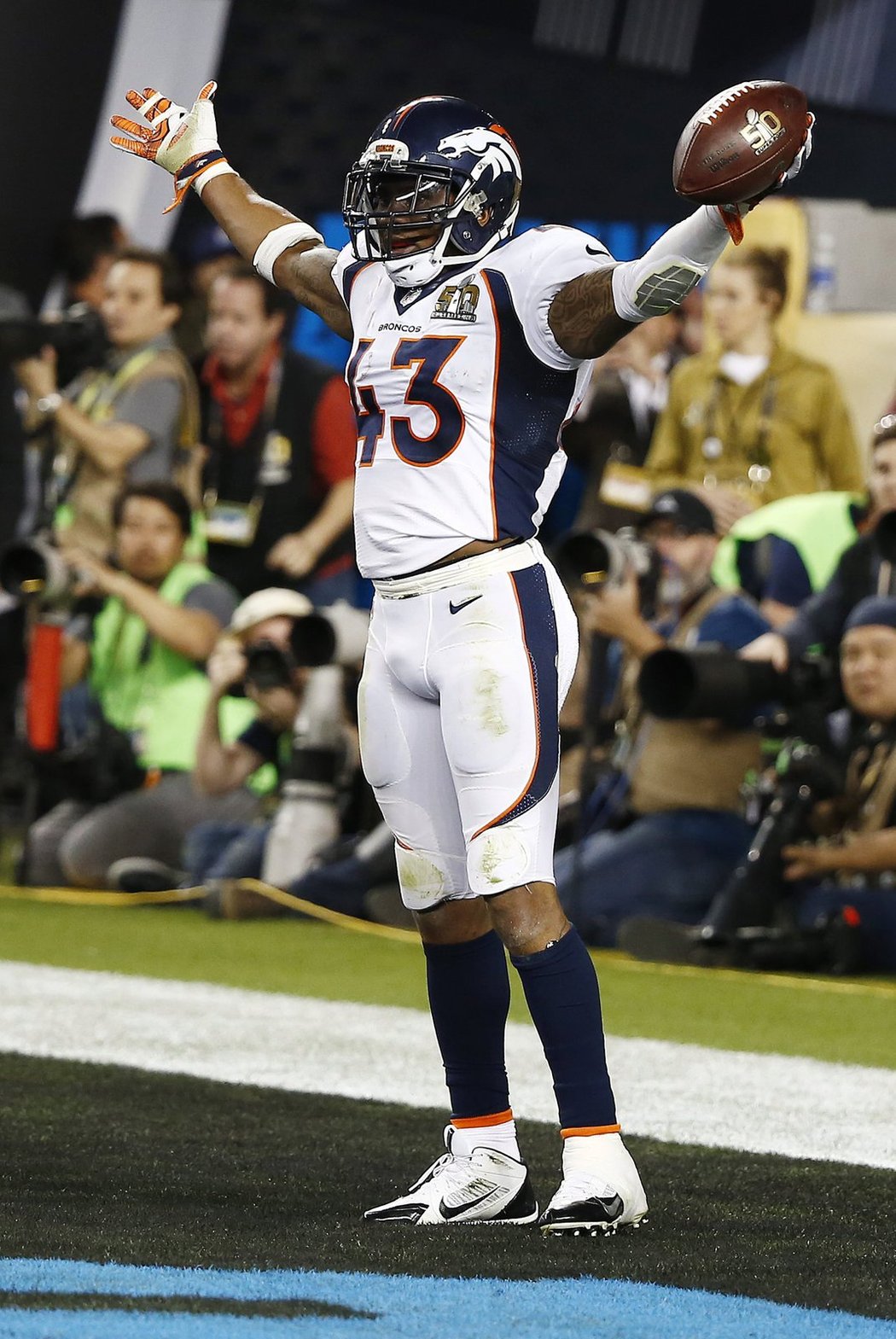 T. J Ward právě slaví jeden ze dvou touchdownů Denveru v Super Bowlu