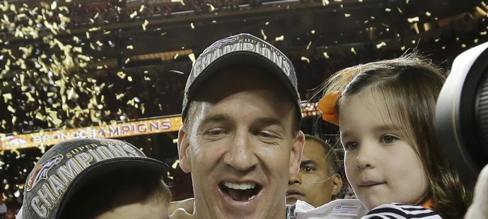 Peyton Manning se raduje se zisku svého druhé Super Bowlu se svými dětmi