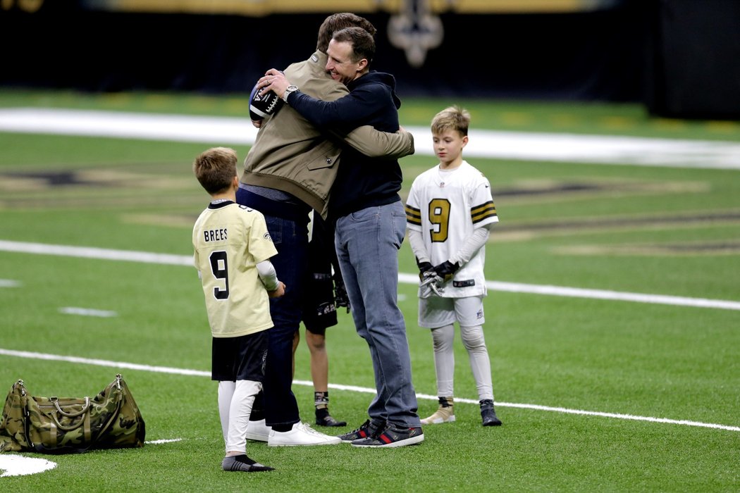 Drew Brees a Tom Brady spolu prohodili několik slov po zápase play off mezi New Orleans Saint a Tampou Bay Buccaneers