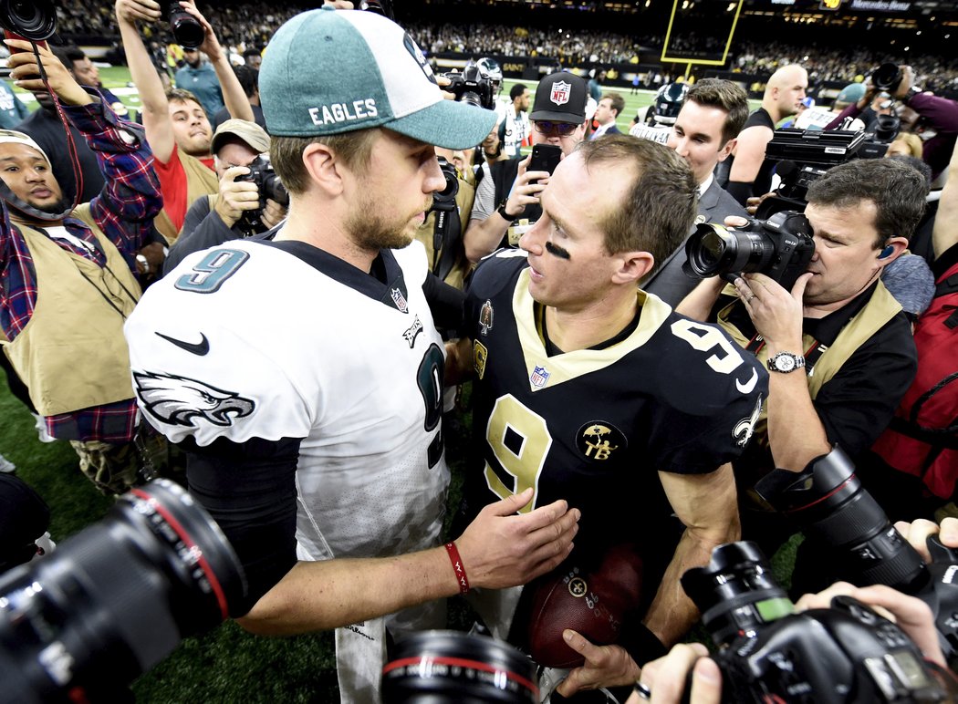 Po sérii čtyř vítězných zápasů, během níž Eagles ovládli loňský Super Bowl, v noci na pondělí padli v divizním kole na hřišti New Orleans Saints.