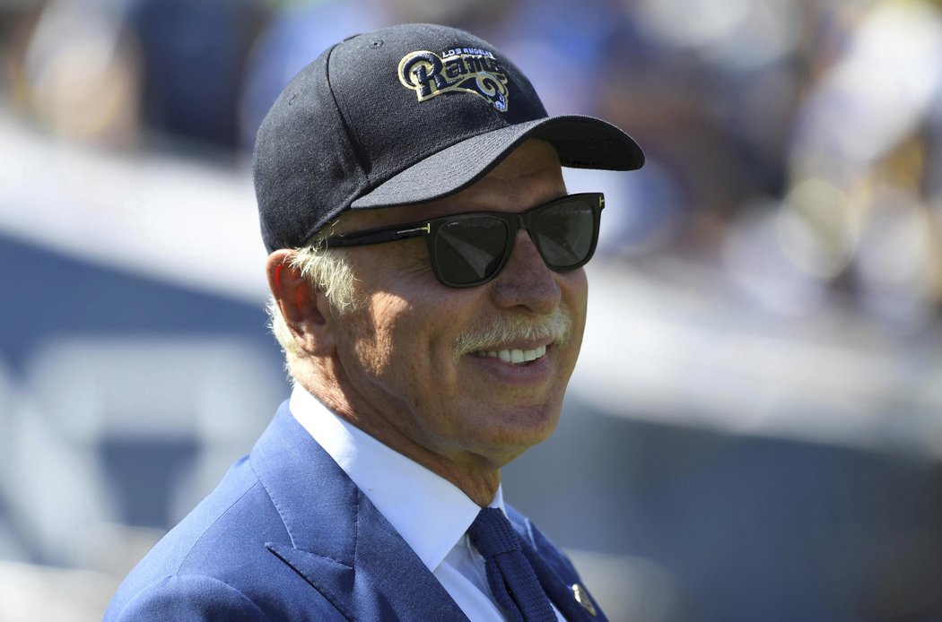 Stan Kroenke září, jeho LA Rams mají políčeno na Superbowl