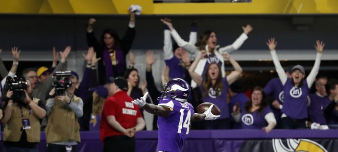 Zápas rozhodl neopakovatelný moment, v němž receiver Stefon Diggs donesl postupový touchdown v poslední sekundě mače.