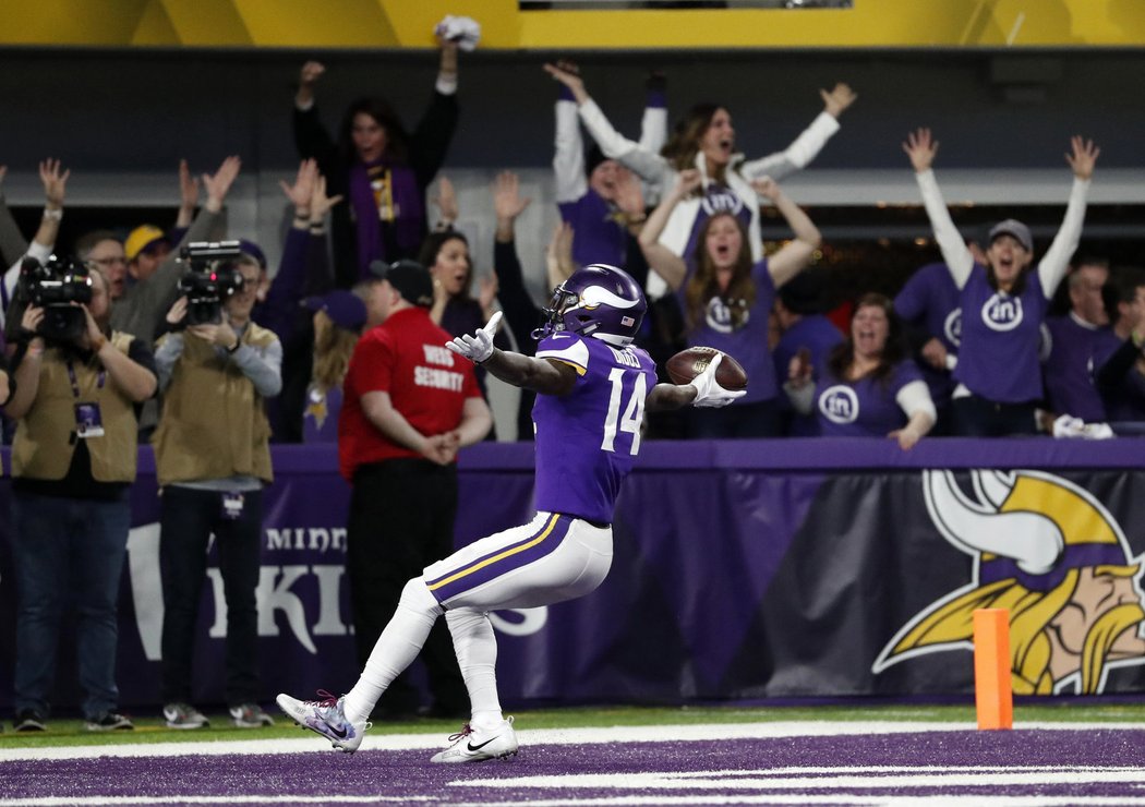 Zápas rozhodl neopakovatelný moment, v němž receiver Stefon Diggs donesl postupový touchdown v poslední sekundě mače.