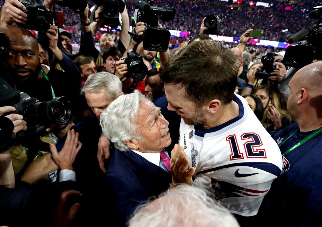 Robert Kraft s hvězdným quarterbackem Tomem Bradym