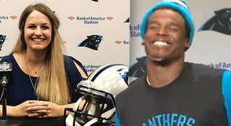 Hráč NFL se vysmál reportérce. Kvůli sexismu přišel o reklamu na jogurty