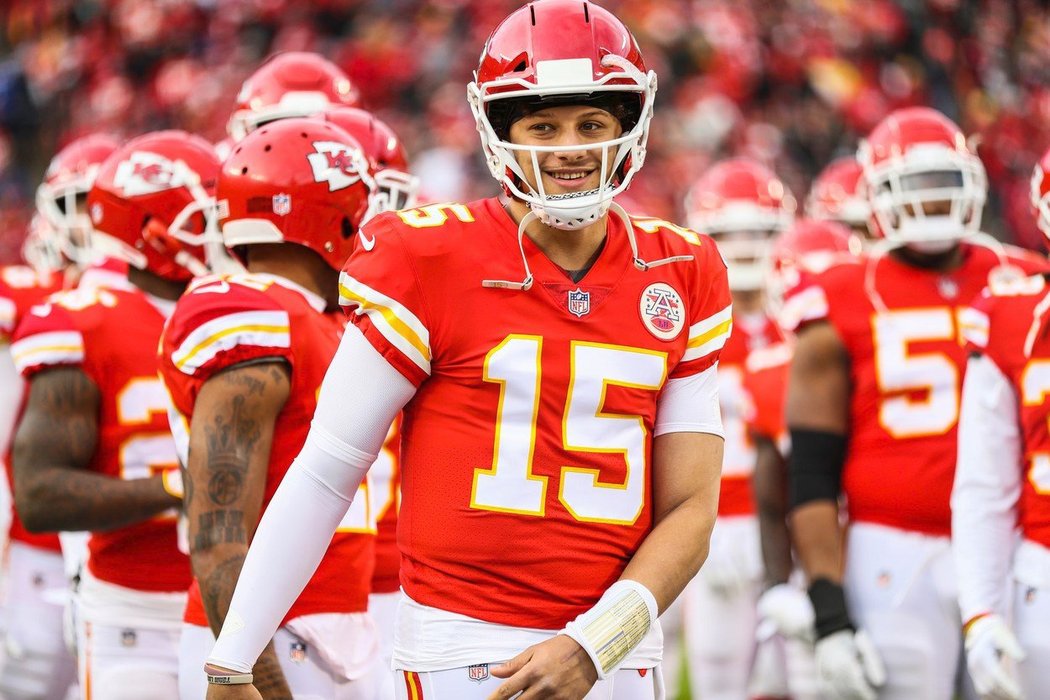 Čtyřiadvacetiletý quarterback Patrick Mahomes, jenž Chiefs v únoru dovedl k prvnímu triumfu v lize po 50 letech, v klubu zůstane do roku 2031.