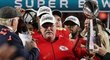 Zkušený kouč Andy Reid se konečně těší ze zisku Super Bowlu