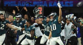 Super Bowl: New England bez rekordu! Úžasnou přestřelku ovládli Eagles