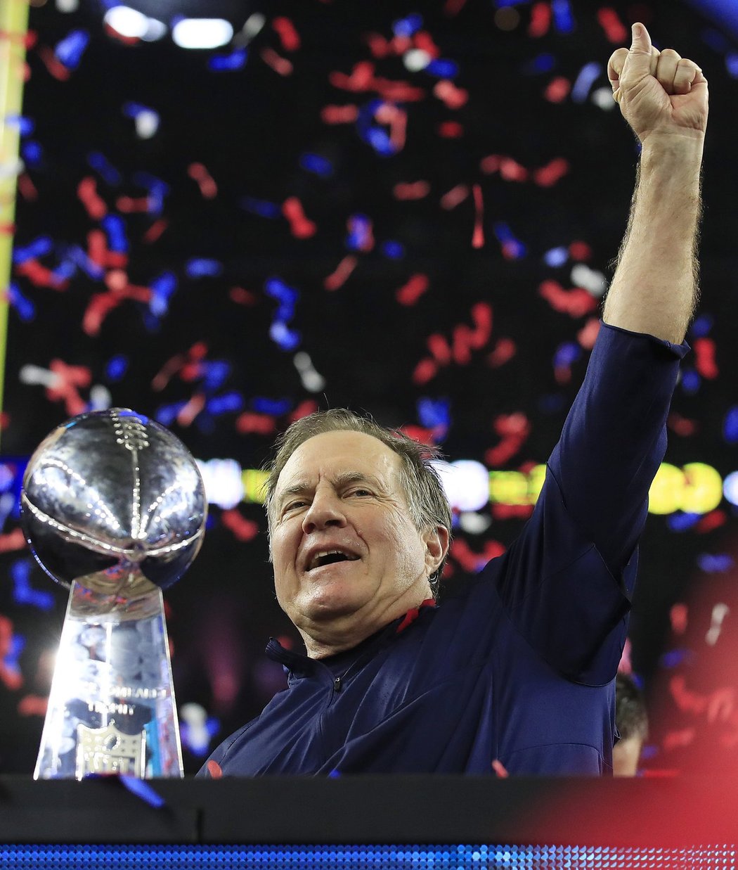 Bill Belichick je prvním trenérem s pěti tituly.