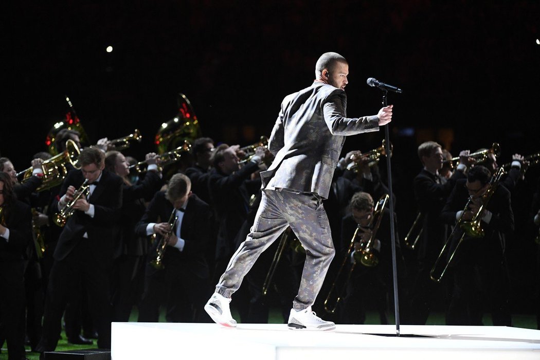 Justin Timberlake předvedl o poločasu Super Bowlu dechberoucí show