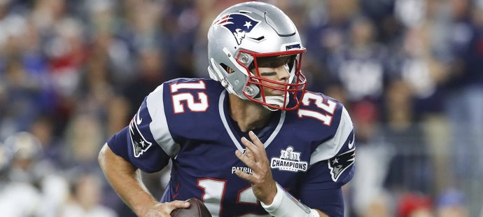 Legendární quarterback Patriots Tom Brady uznal, že jeho tým drží obrana a special týmy.