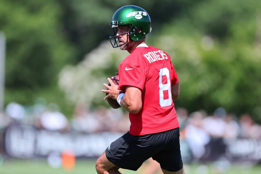 Hvězdný quarterback Aaron Rodgers bude od nové sezony působit v NY Jets