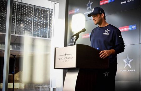 Tony Romo oznámil konec kariéry v dubnu a bude působit jako expert televize CBS Sports.