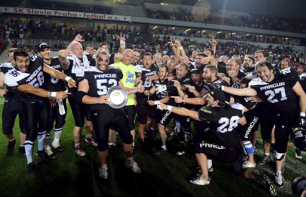 Prague Black Panthers jsou potřetí za sebou českými šampiony v americkém fotbale