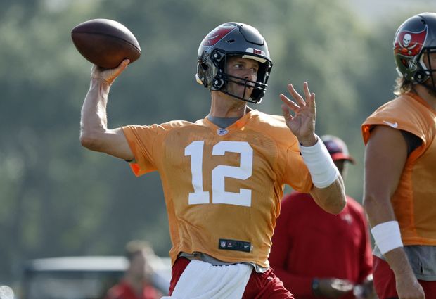 Tom Brady v přípravném kempu Tampy Bay Buccaneers Tom Brady v přípravném kempu Tampy Bay Buccaneers